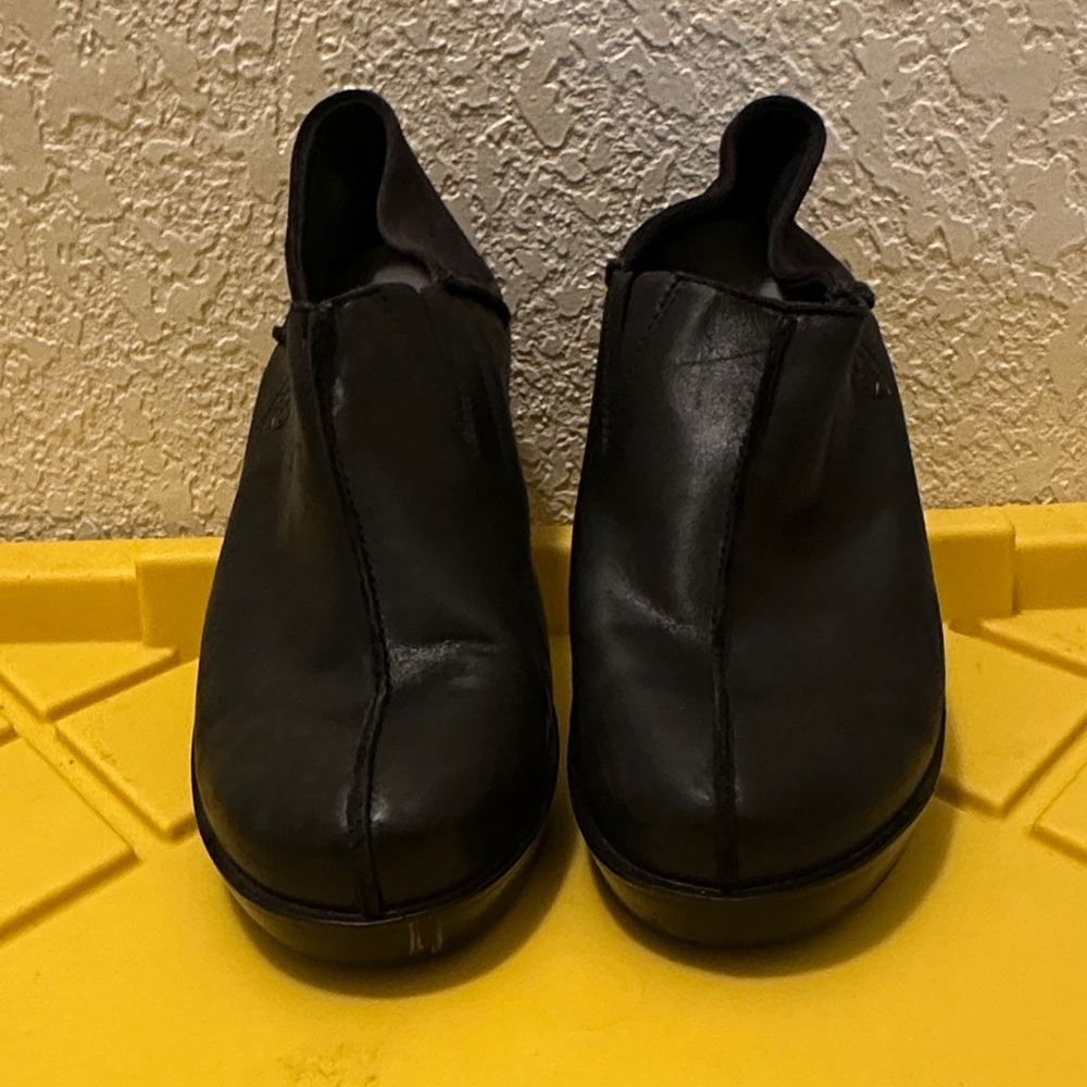 (WS1) Ariat Kickback Clog – Women’s Size 9.5B – Premium Leather Slip-On - Picture 2 of 6